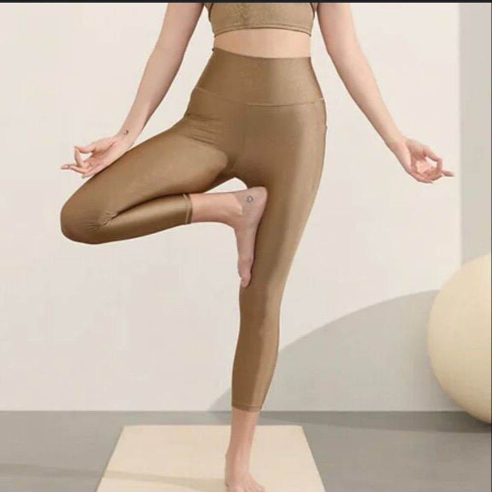 Athleta Salutation Leggings